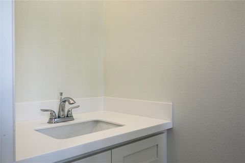 Tiny photo for 652 Liberty Avenue, Mount Dora, FL 32757 (MLS # G5104667)