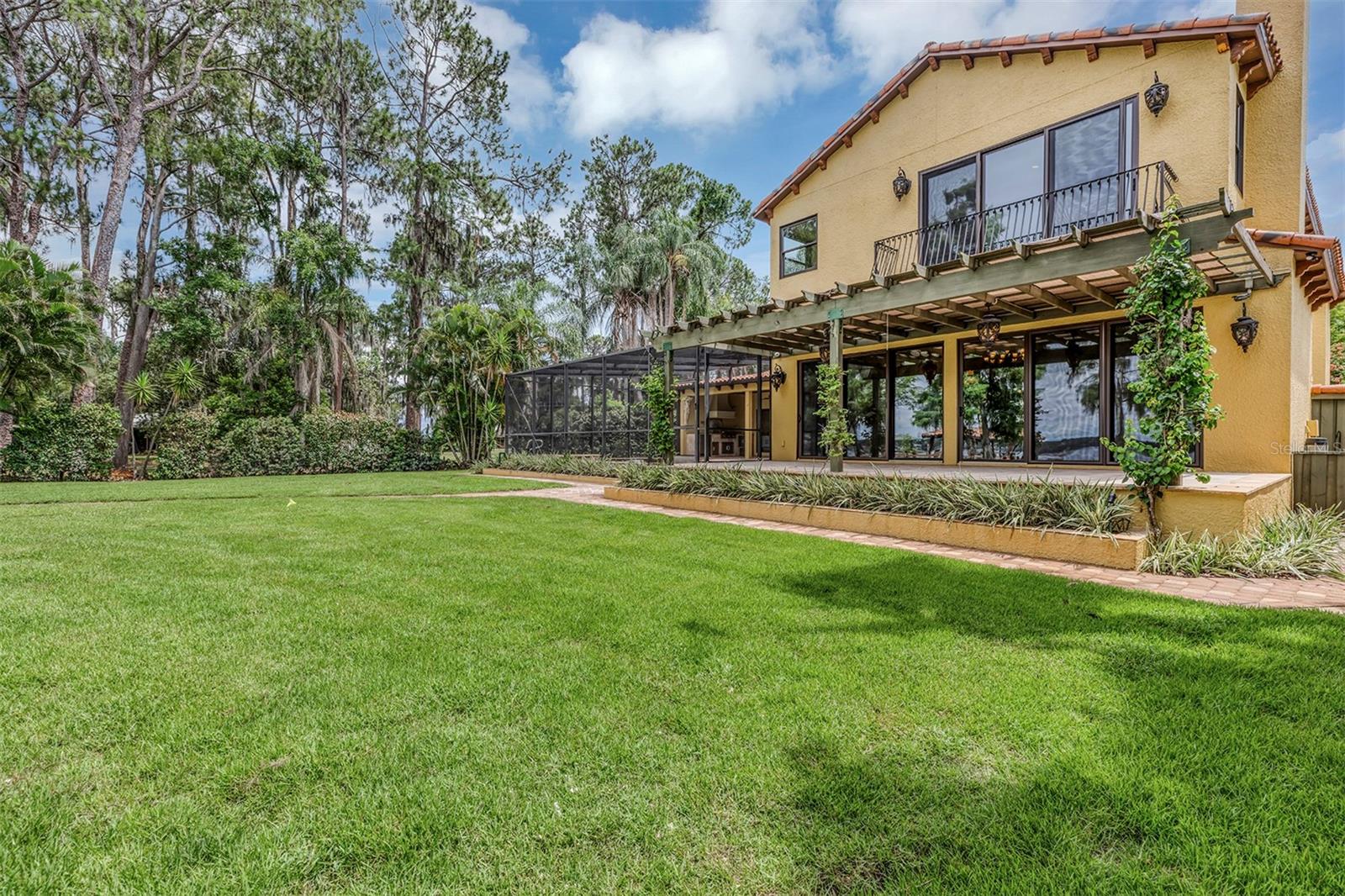 CYPRESS SHORES - Residential