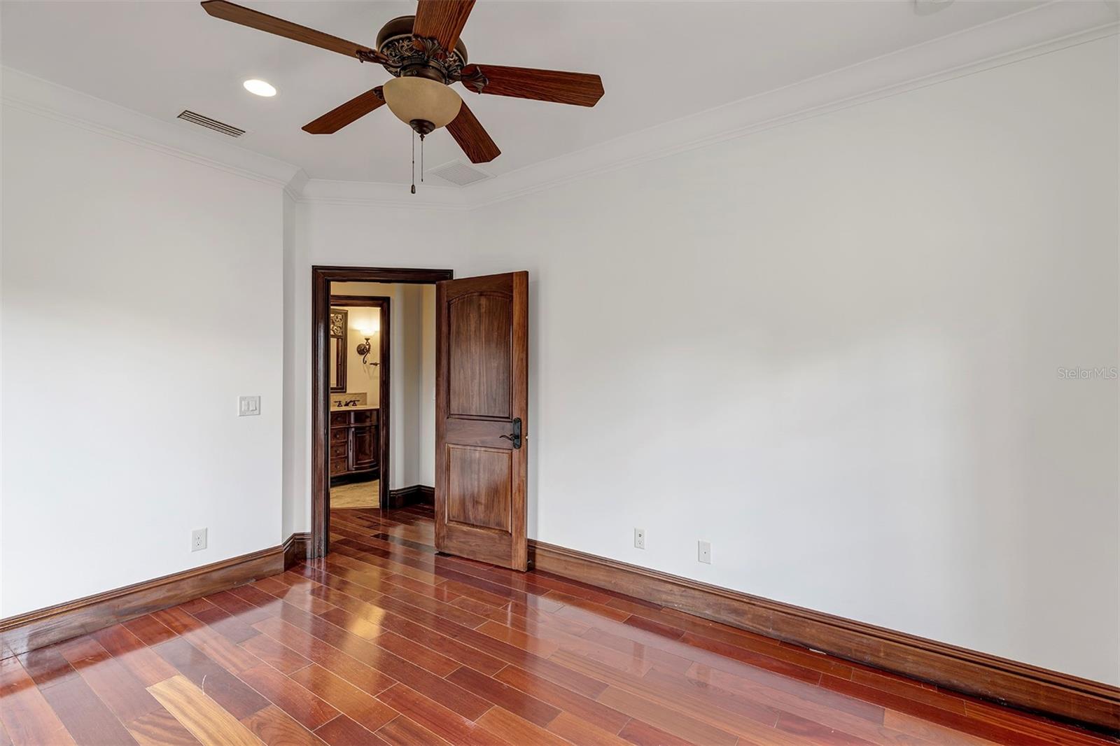 CYPRESS SHORES - Residential