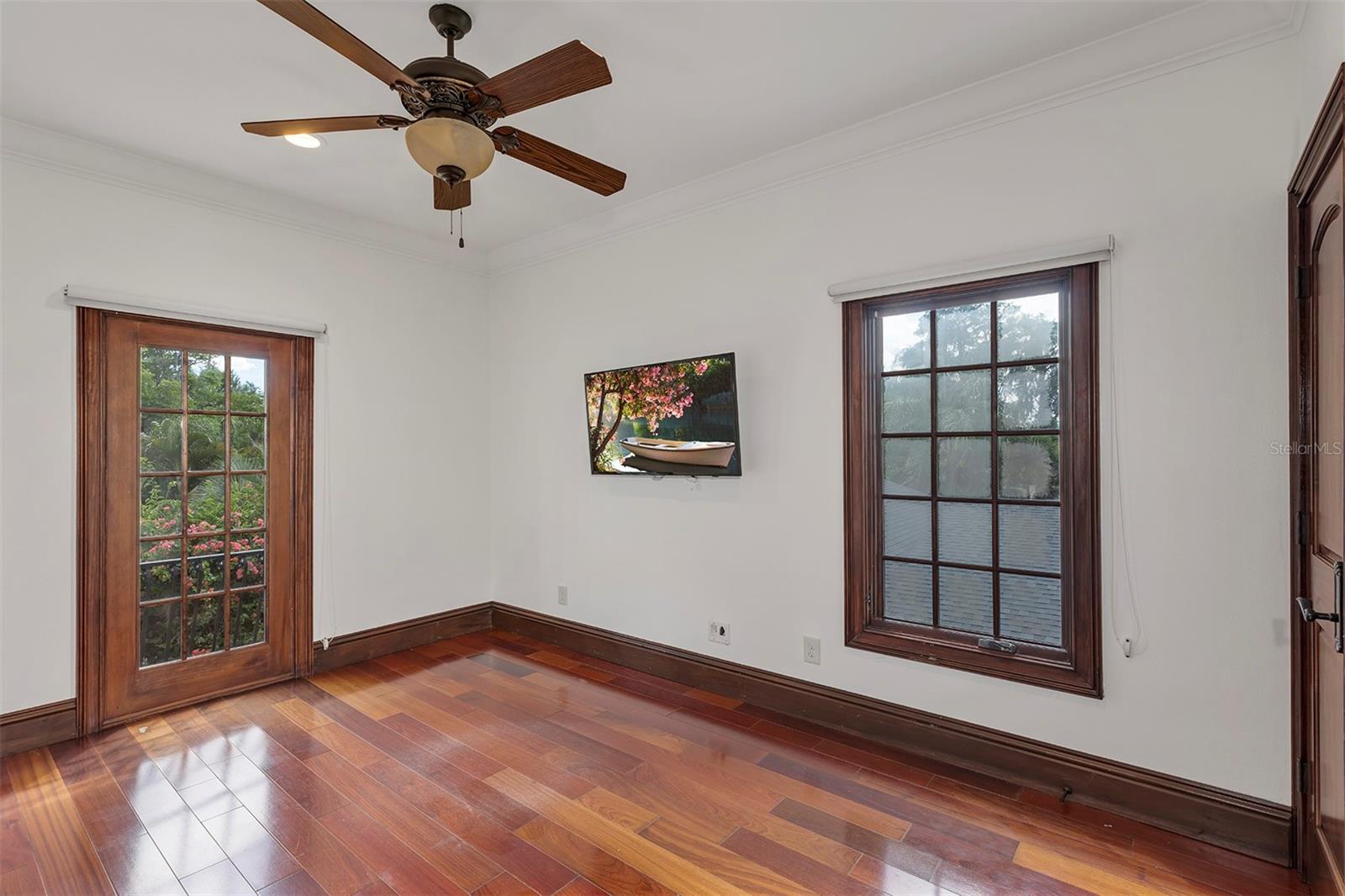 CYPRESS SHORES - Residential