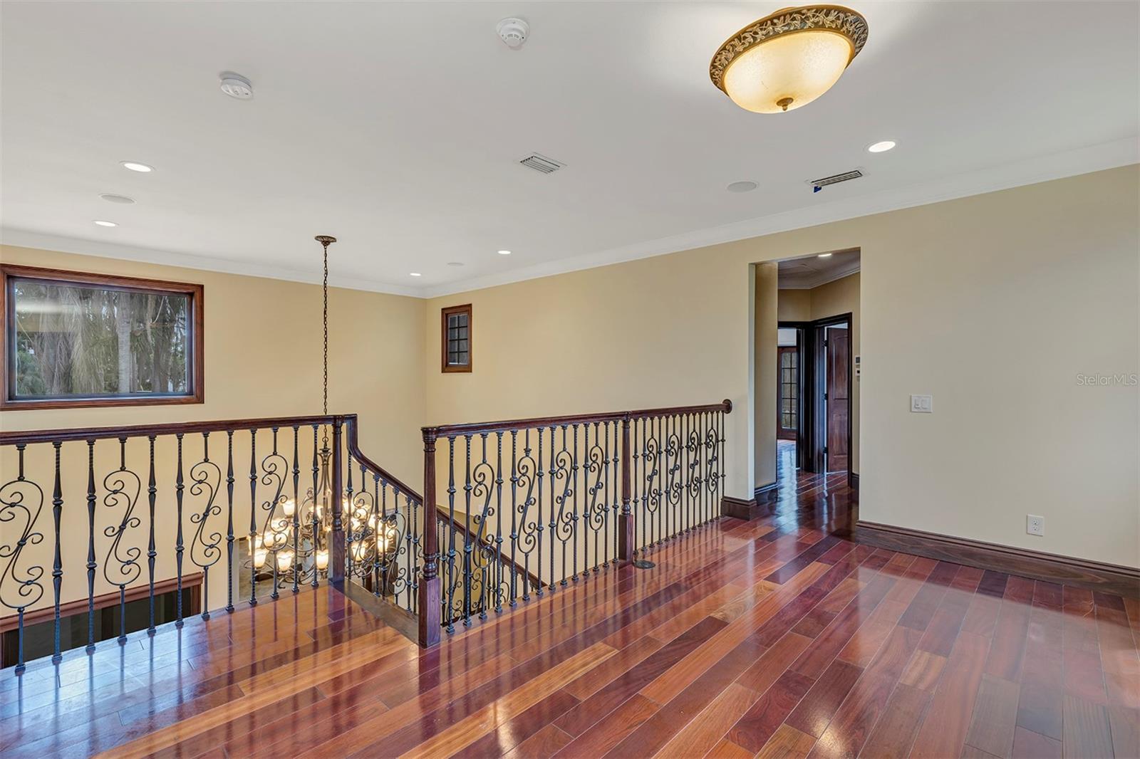 CYPRESS SHORES - Residential