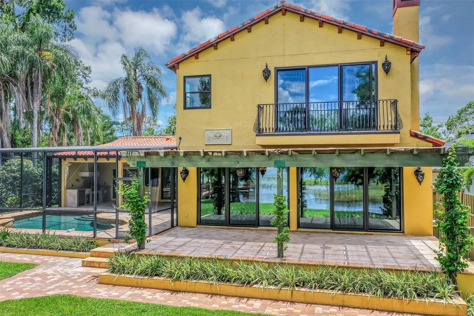 CYPRESS SHORES - Residential