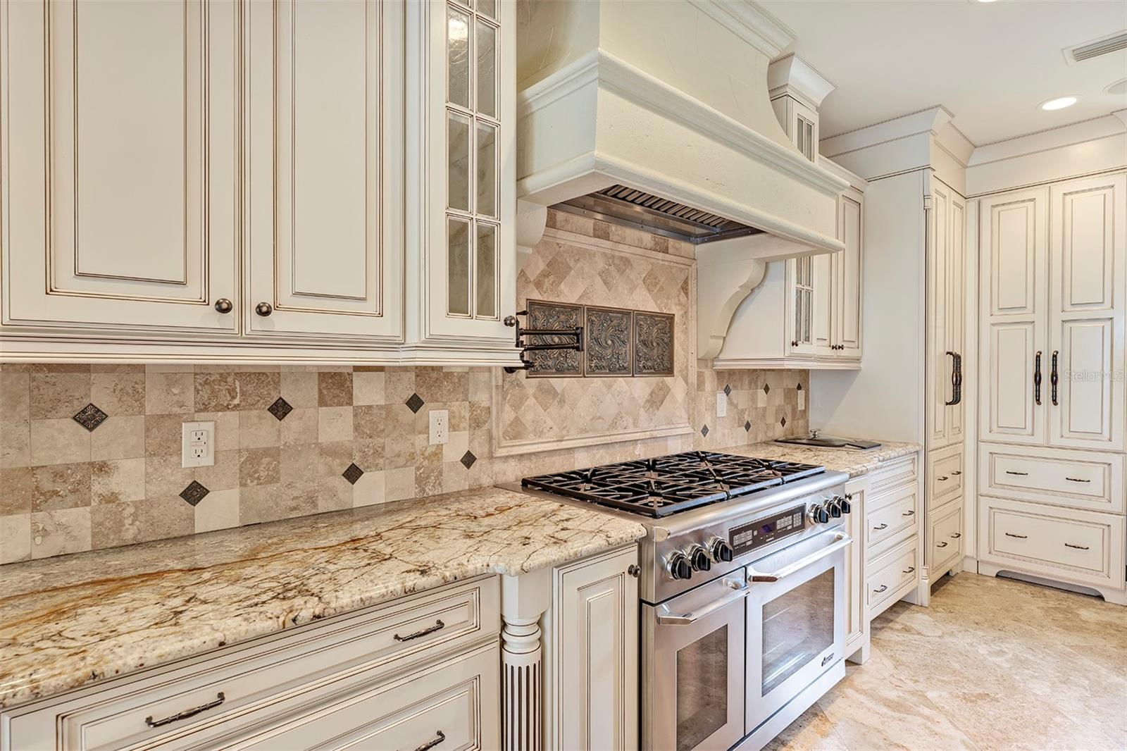 CYPRESS SHORES - Residential