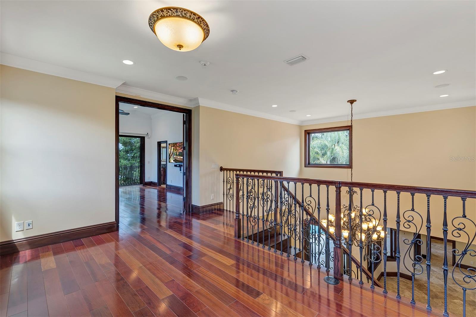 CYPRESS SHORES - Residential