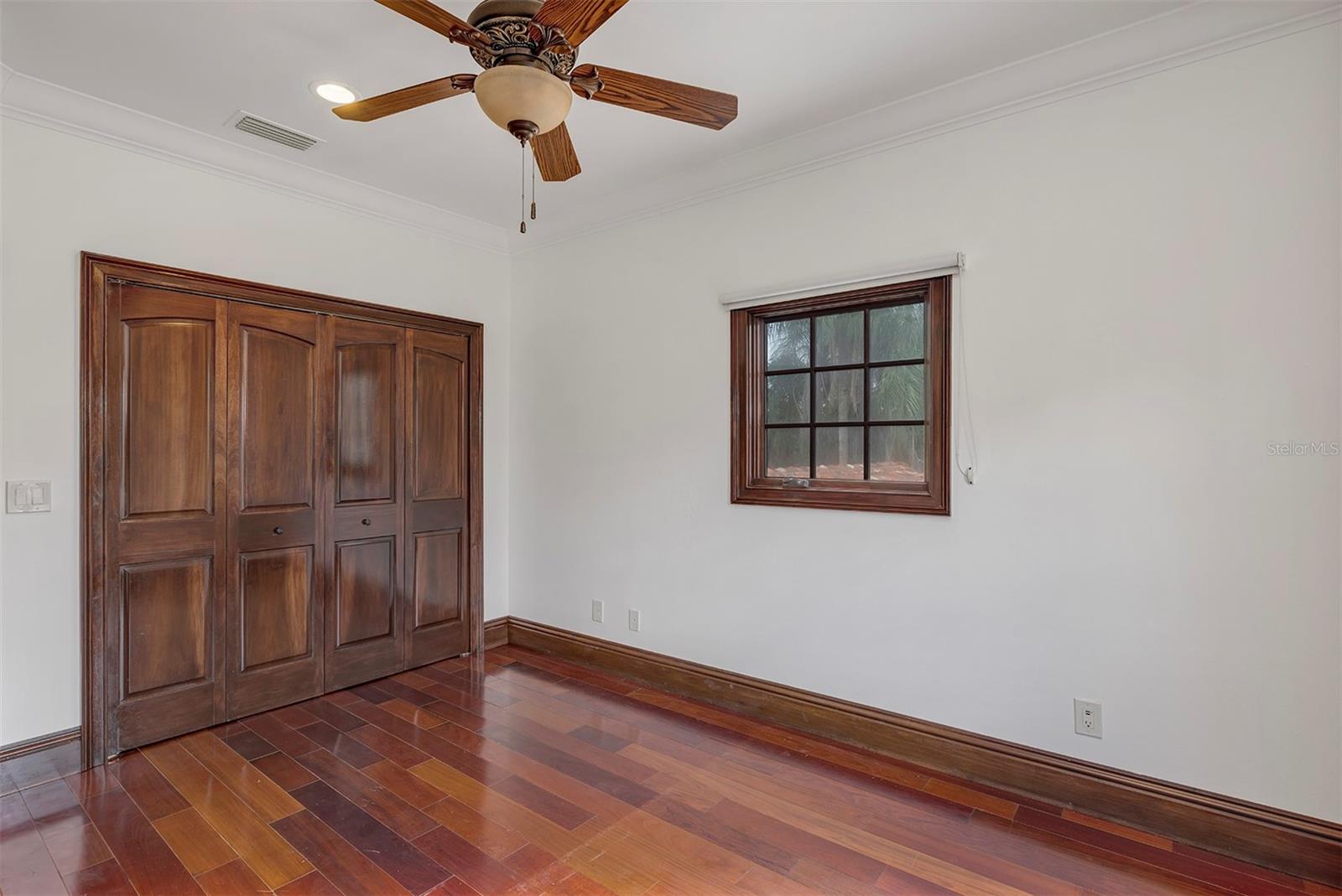 CYPRESS SHORES - Residential