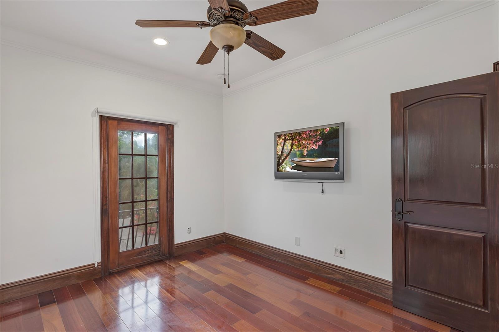 CYPRESS SHORES - Residential