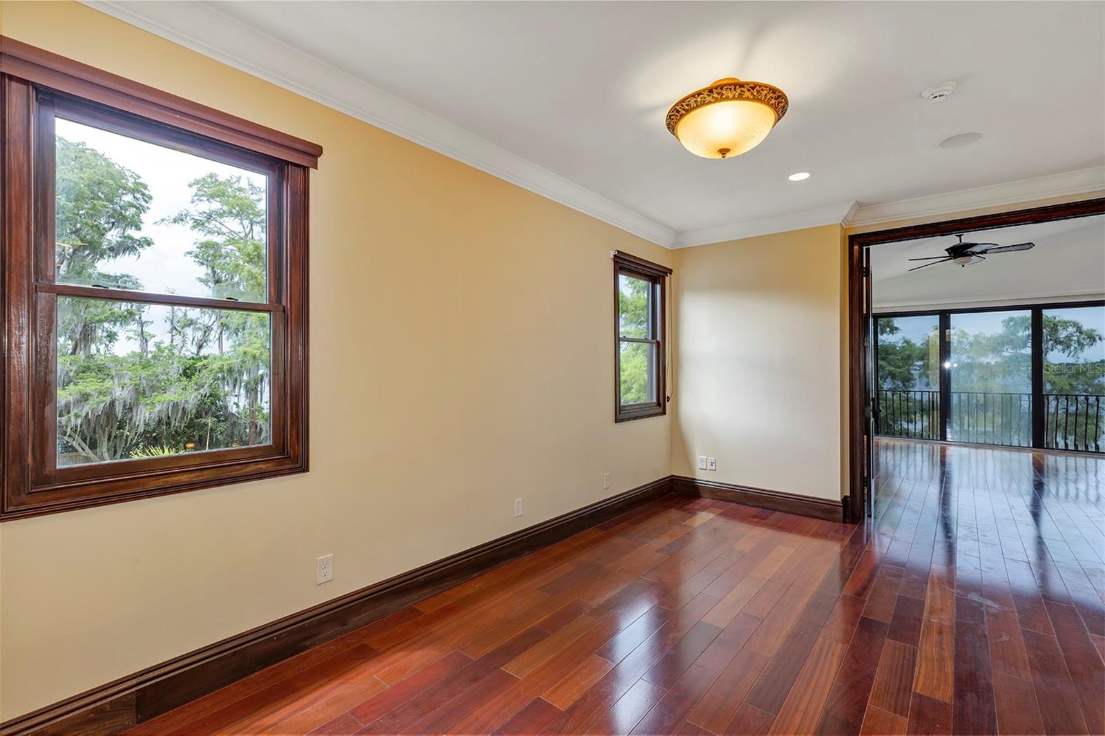 CYPRESS SHORES - Residential