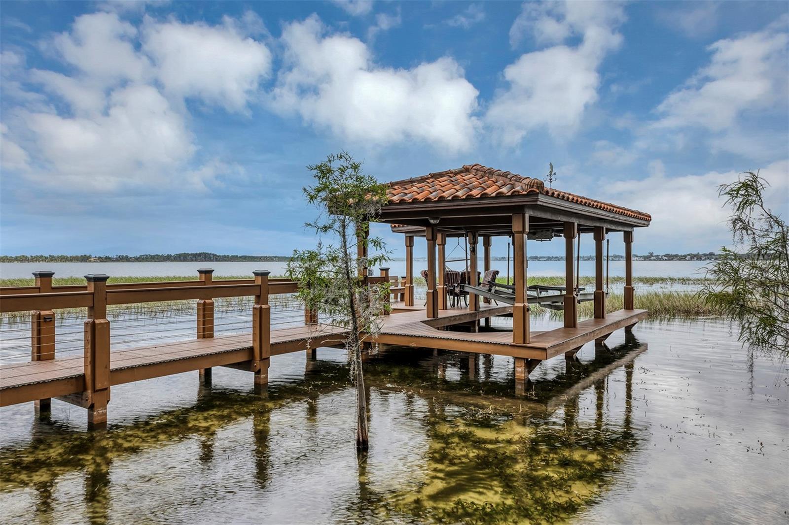 CYPRESS SHORES - Residential