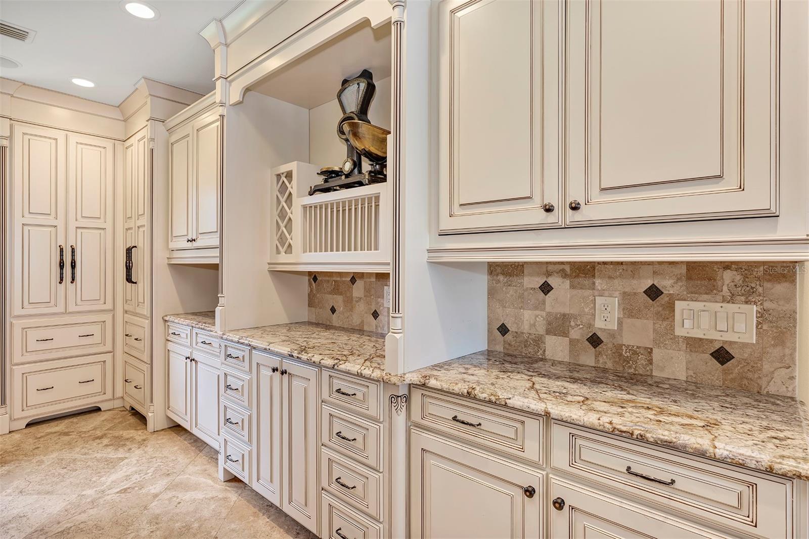 CYPRESS SHORES - Residential