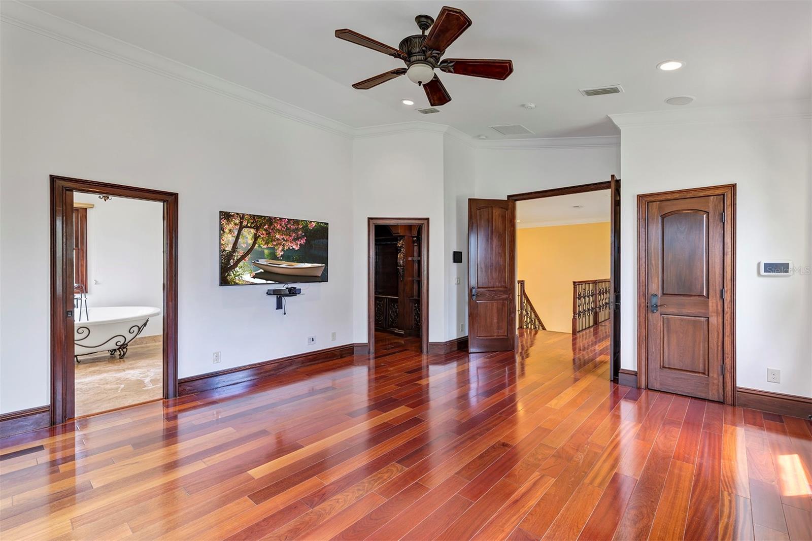 CYPRESS SHORES - Residential