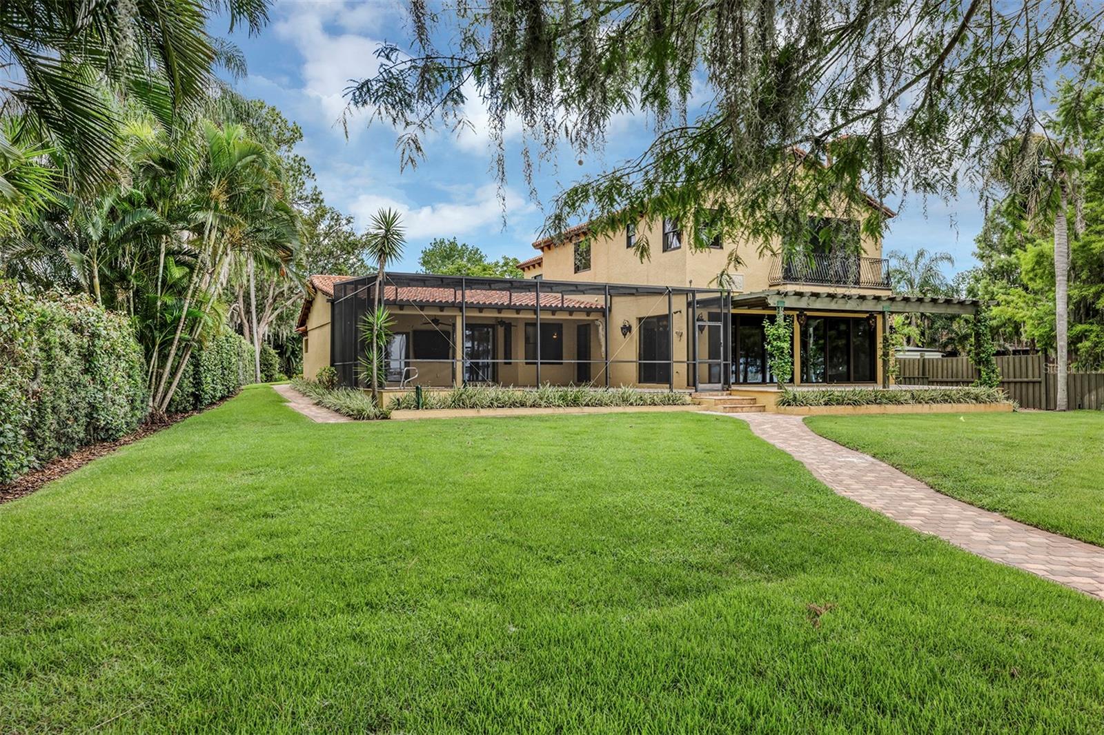 CYPRESS SHORES - Residential