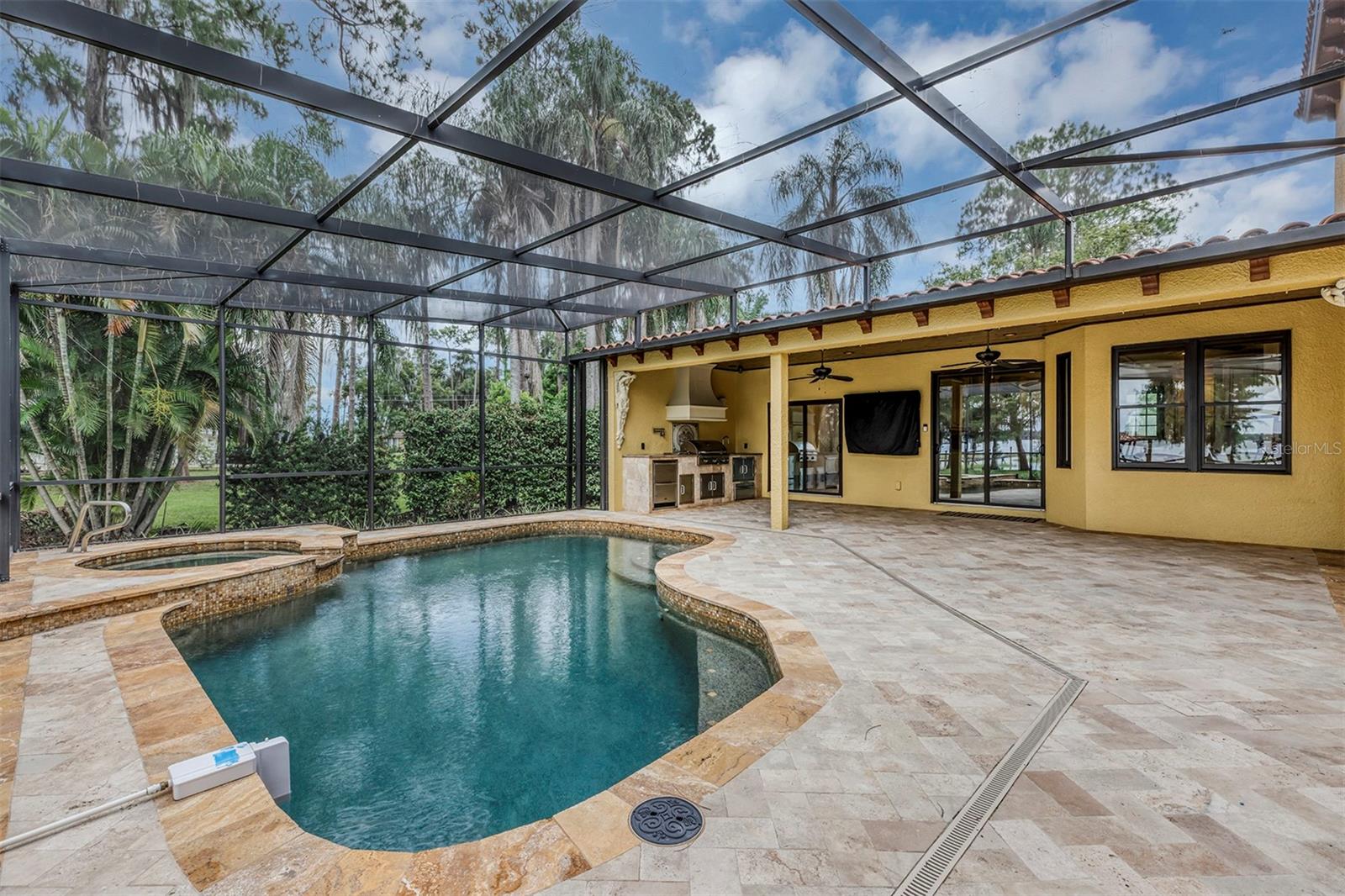 CYPRESS SHORES - Residential