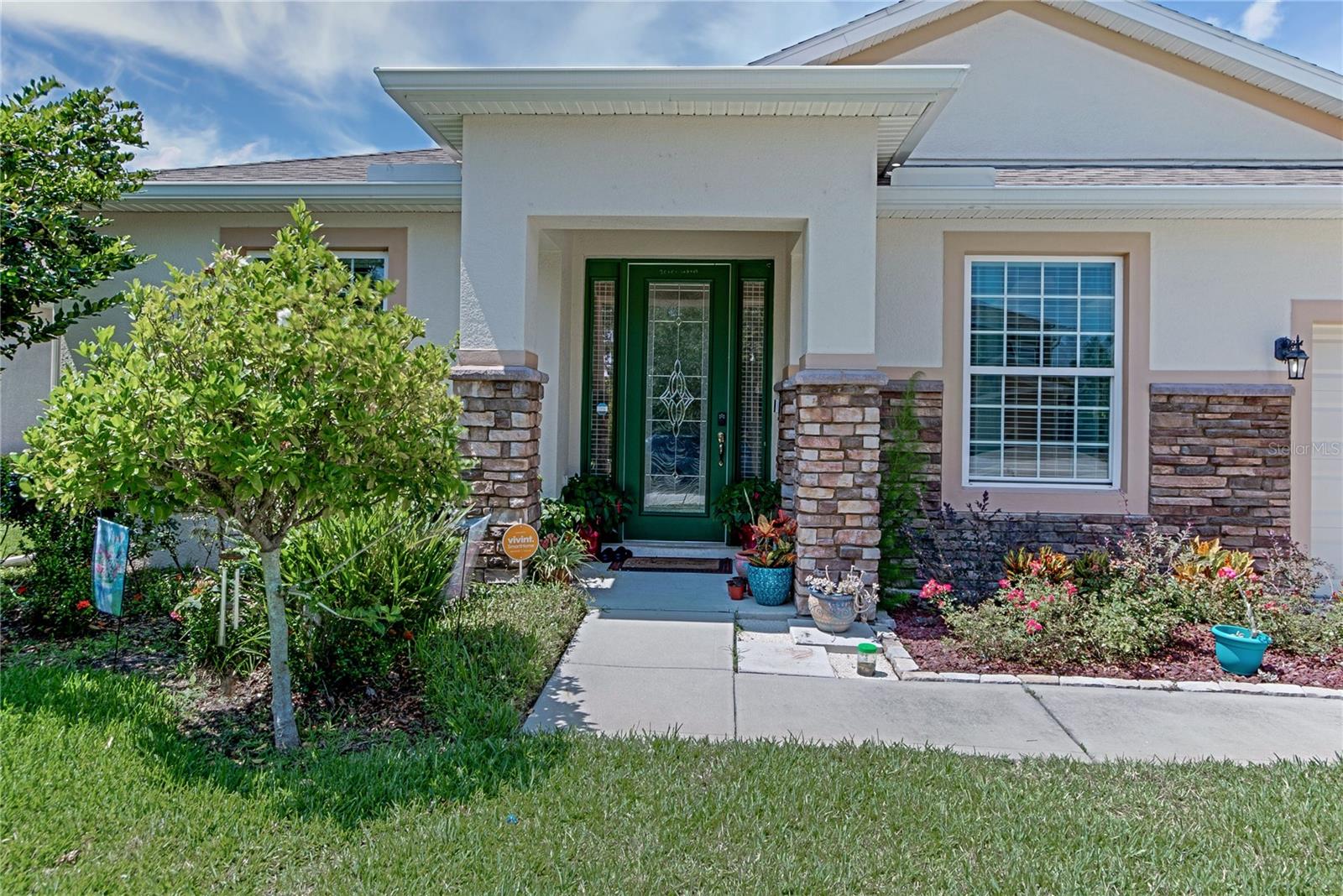 410 E VICTORIA TRAILS BOULEVARD