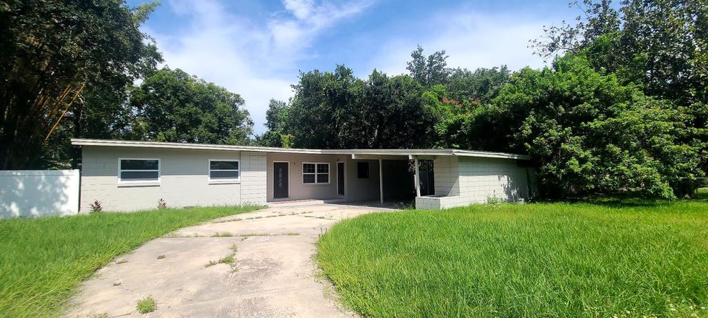 Photo of 301 Hope Circle, Orlando, FL 32811 (MLS # O6421280)