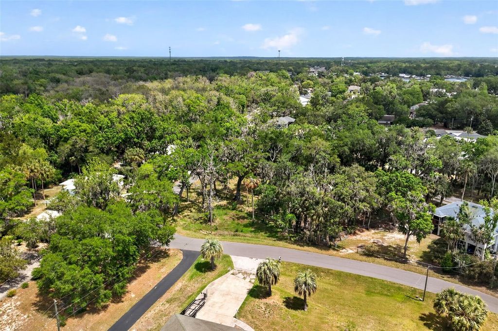 Photo of 580 NW 14th Place, Crystal River, FL 34428 (MLS # OM722375)