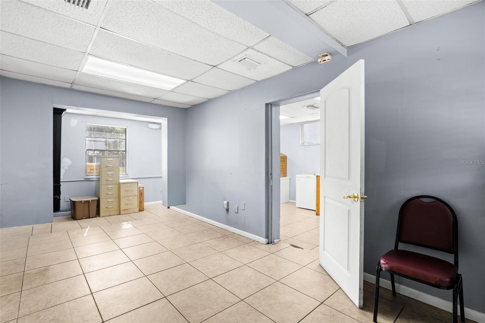 OAKFORD - Commercial Sale