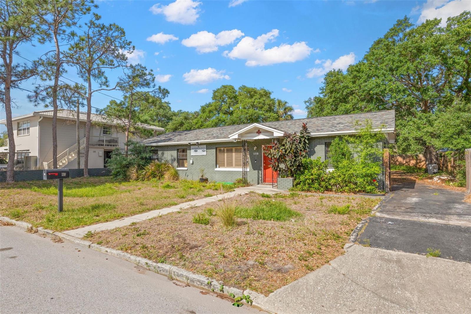 OAKFORD - Commercial Sale