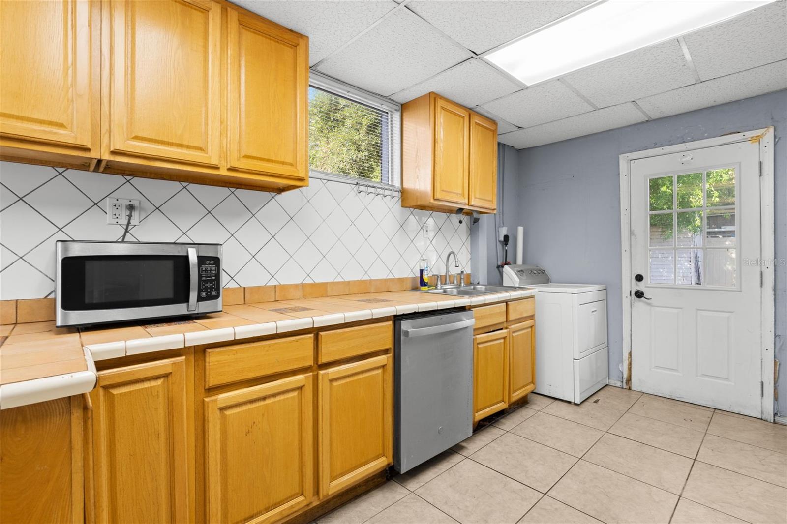 OAKFORD - Commercial Sale