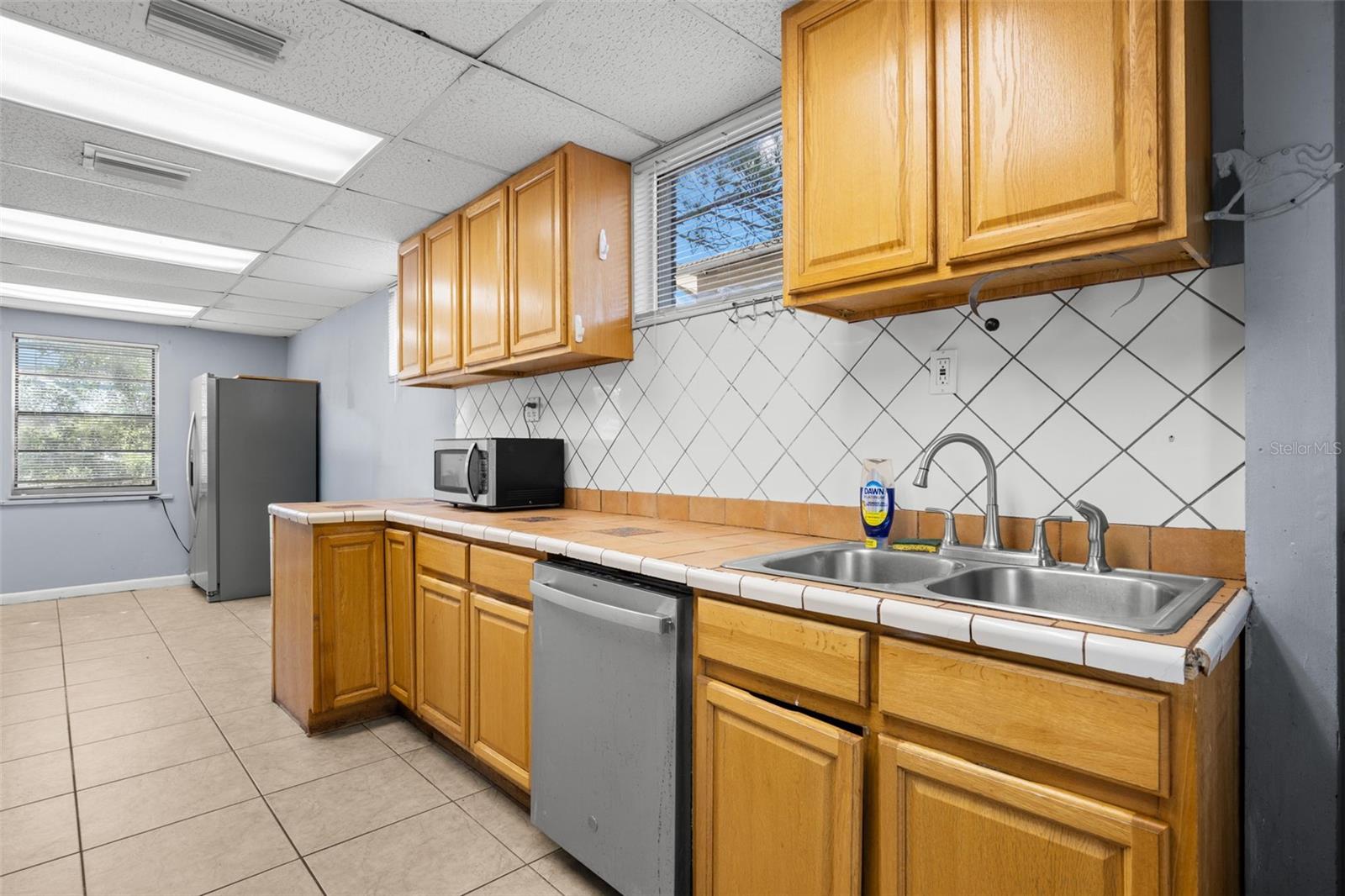OAKFORD - Commercial Sale
