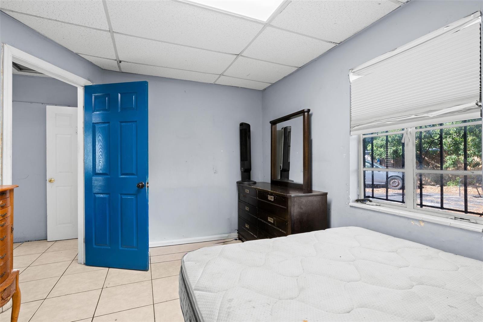 OAKFORD - Commercial Sale