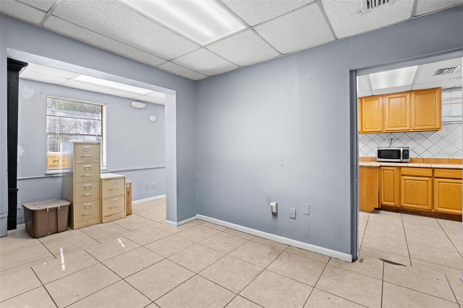 OAKFORD - Commercial Sale