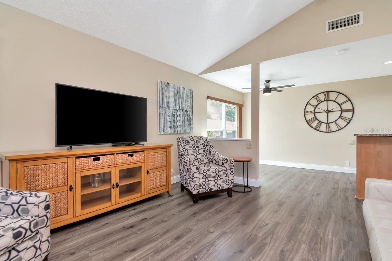 RIVER HILLS COUNTRY CLUB PH 01 - Residential