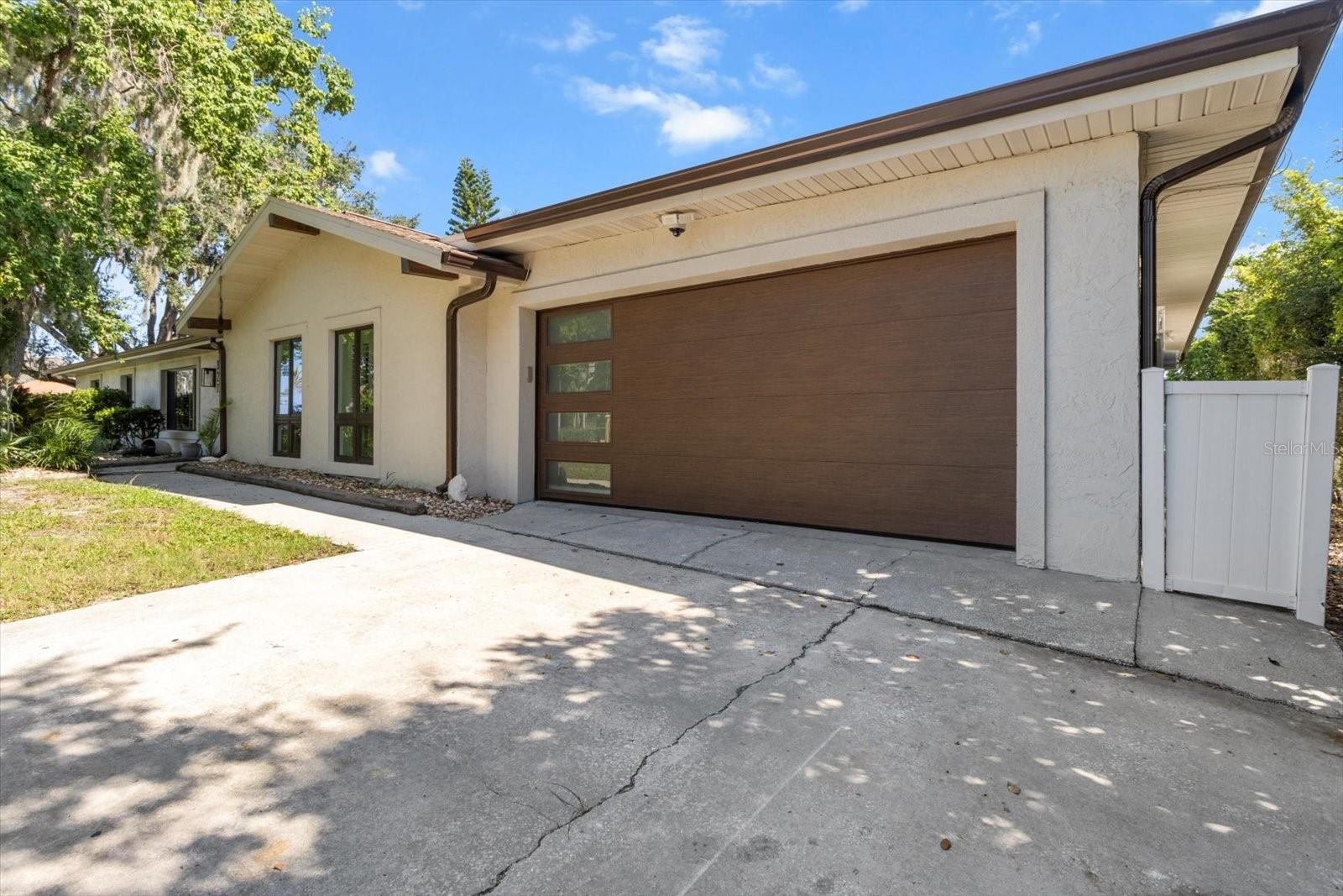 827 SW KINGS BAY DRIVE