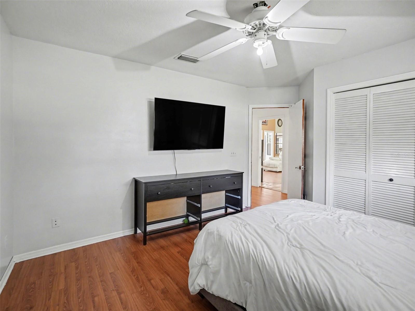 WILLOW WOOD UNIT 2 19/15 107 82 - Residential