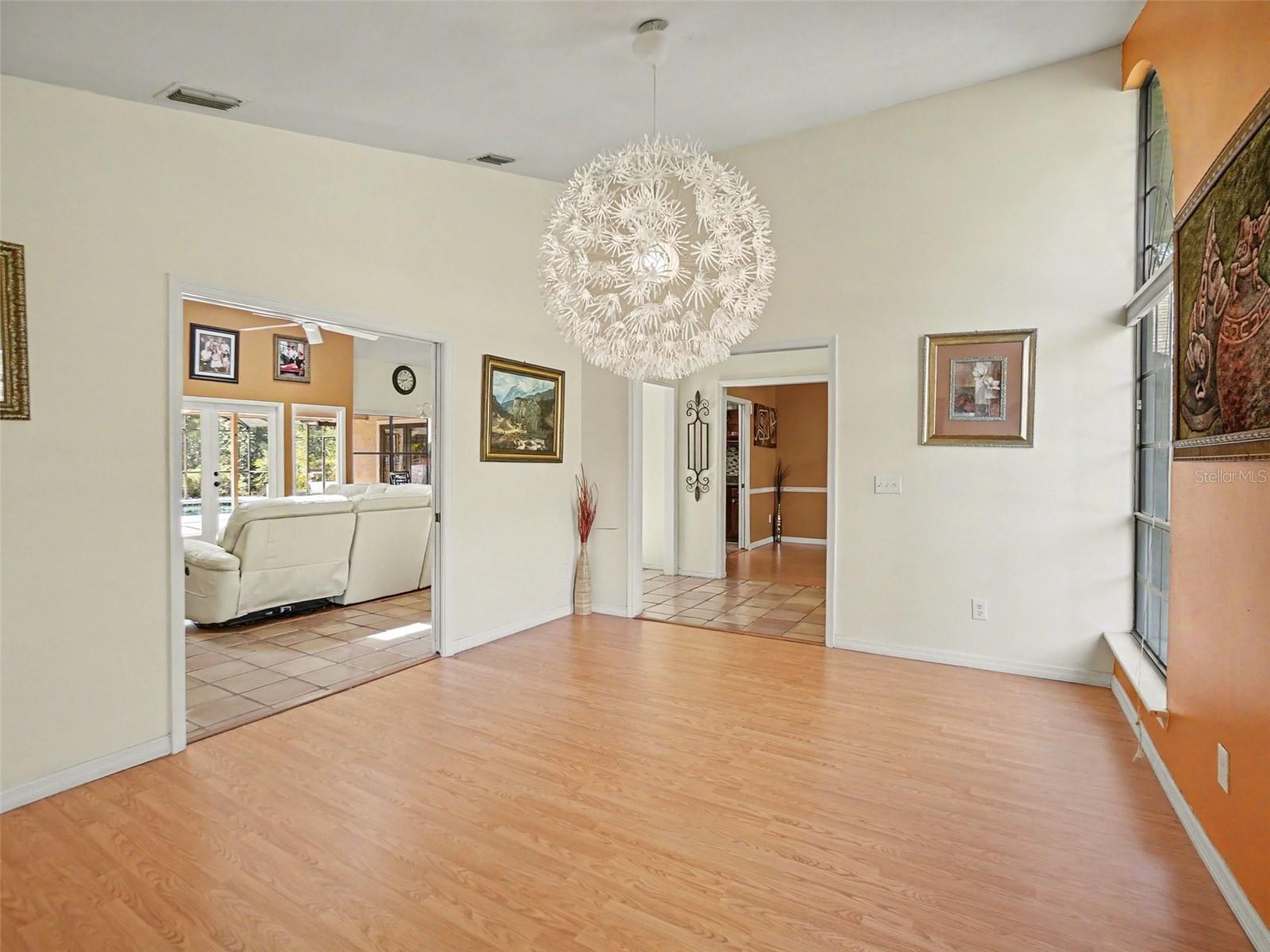 WILLOW WOOD UNIT 2 19/15 107 82 - Residential