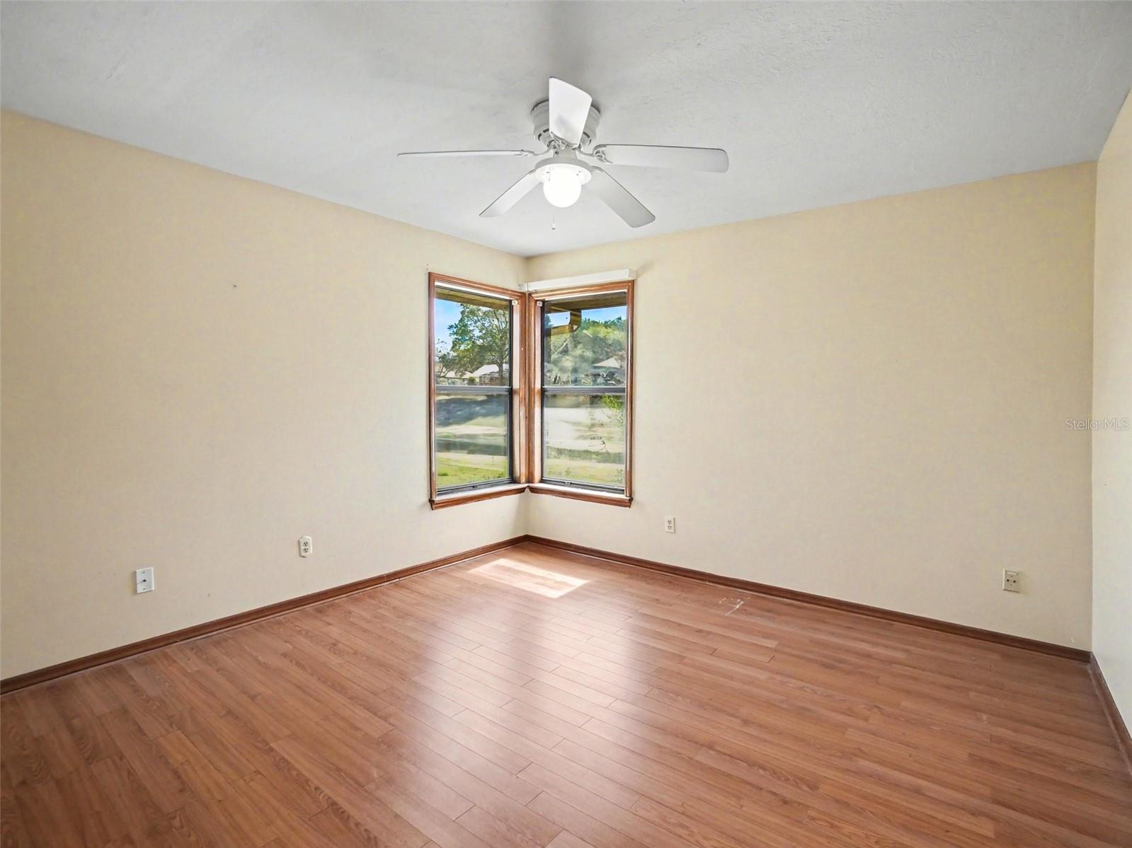 WILLOW WOOD UNIT 2 19/15 107 82 - Residential