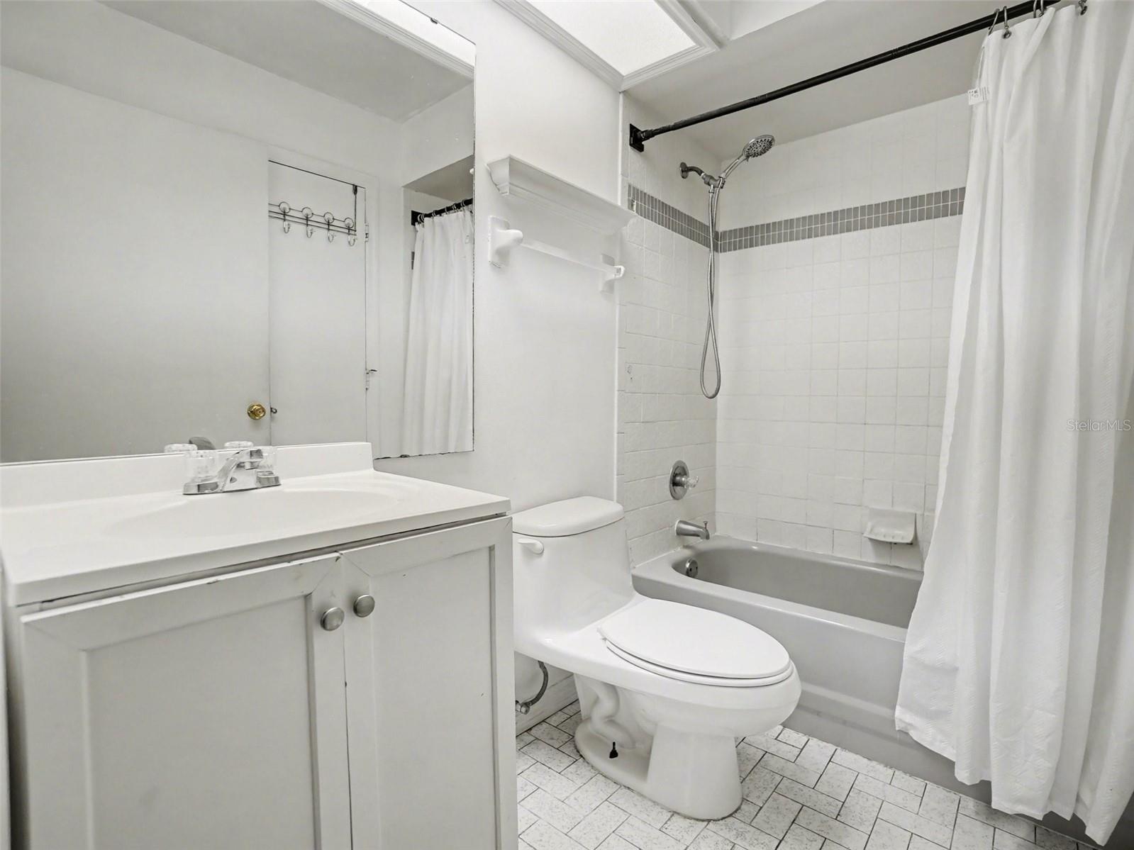 WILLOW WOOD UNIT 2 19/15 107 82 - Residential