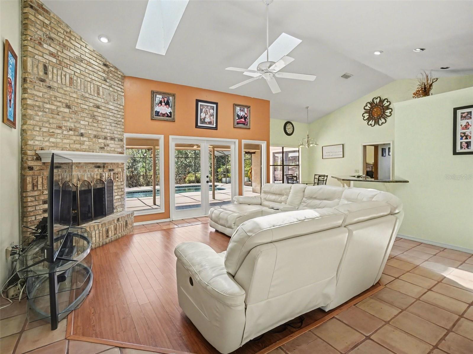 8634 WHISPERING WILLOW COURT