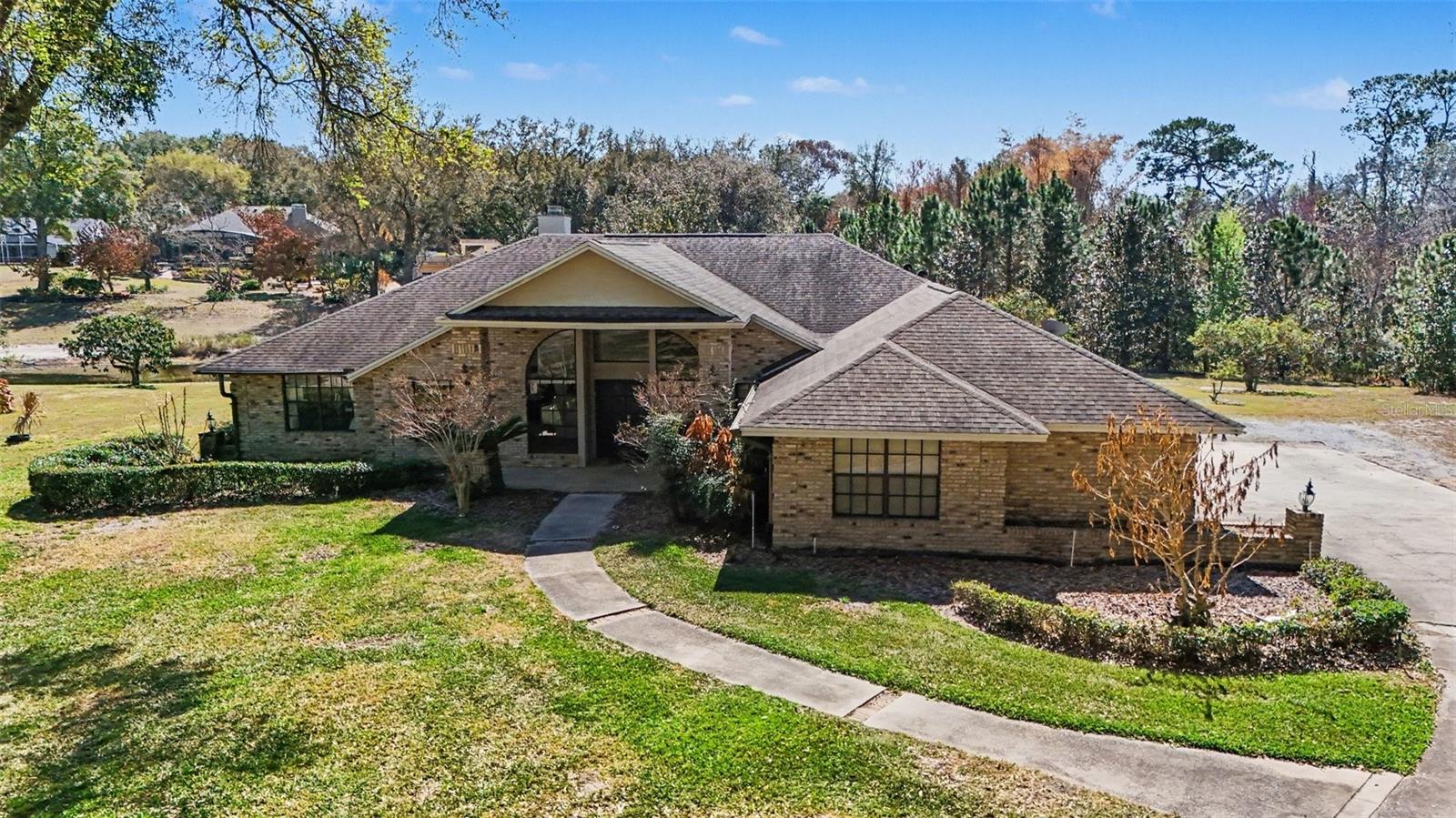 WILLOW WOOD UNIT 2 19/15 107 82 - Residential