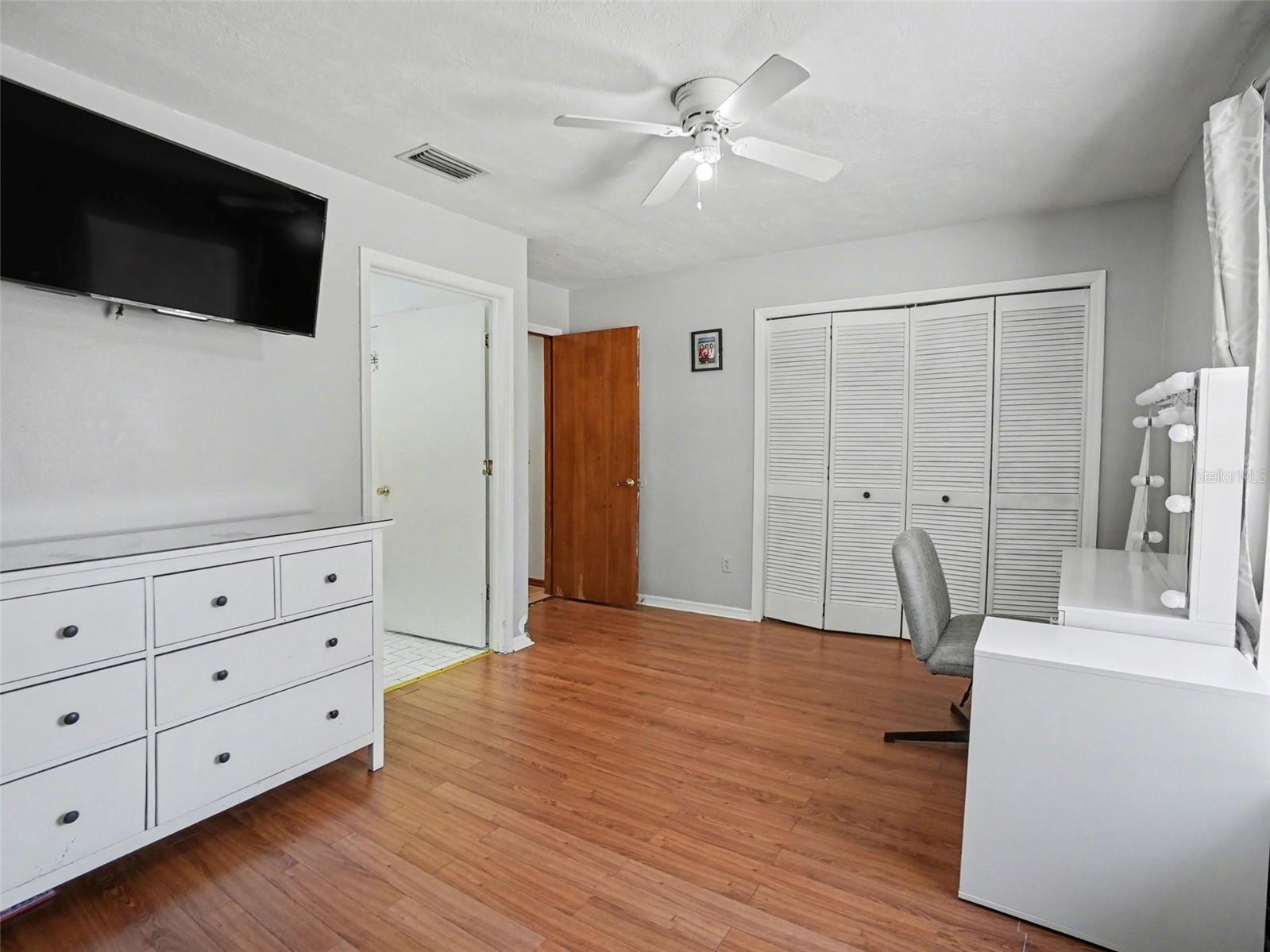 WILLOW WOOD UNIT 2 19/15 107 82 - Residential