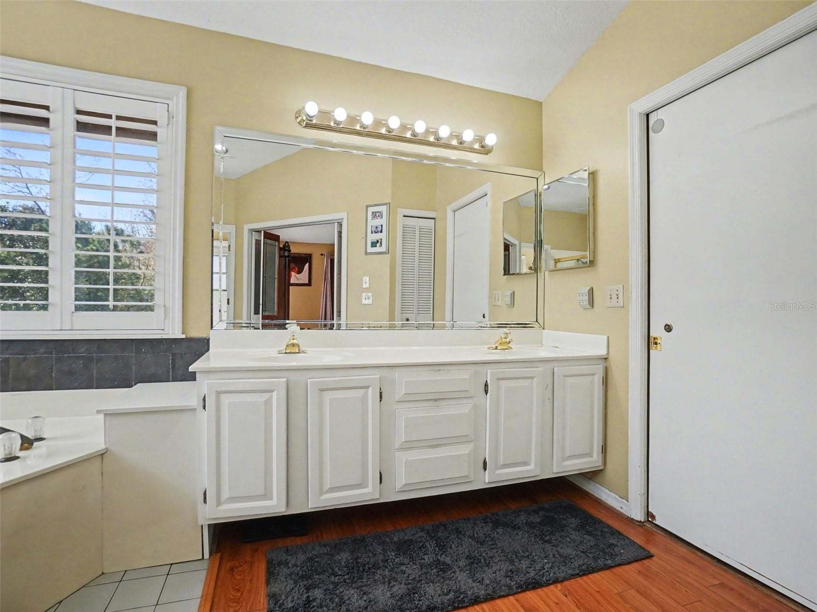 WILLOW WOOD UNIT 2 19/15 107 82 - Residential