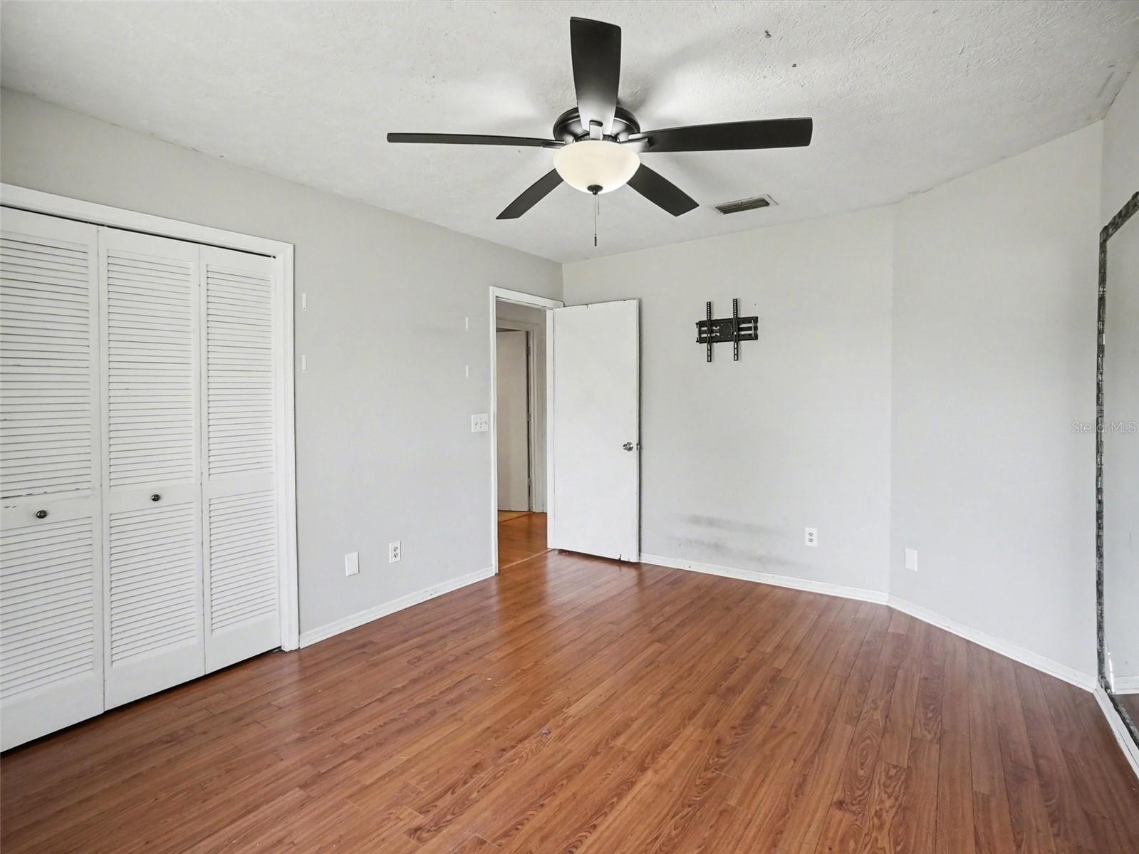 WILLOW WOOD UNIT 2 19/15 107 82 - Residential