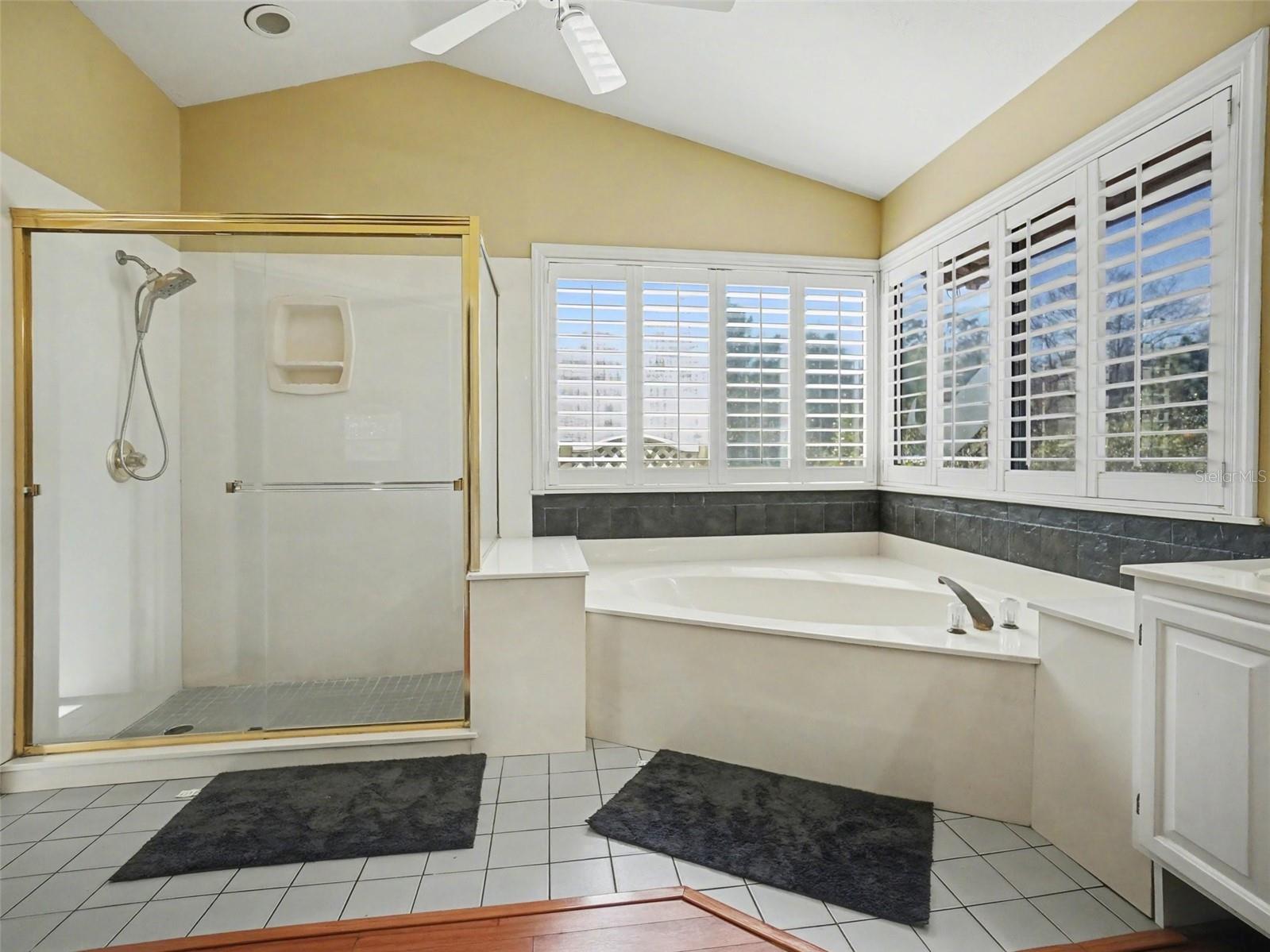 WILLOW WOOD UNIT 2 19/15 107 82 - Residential