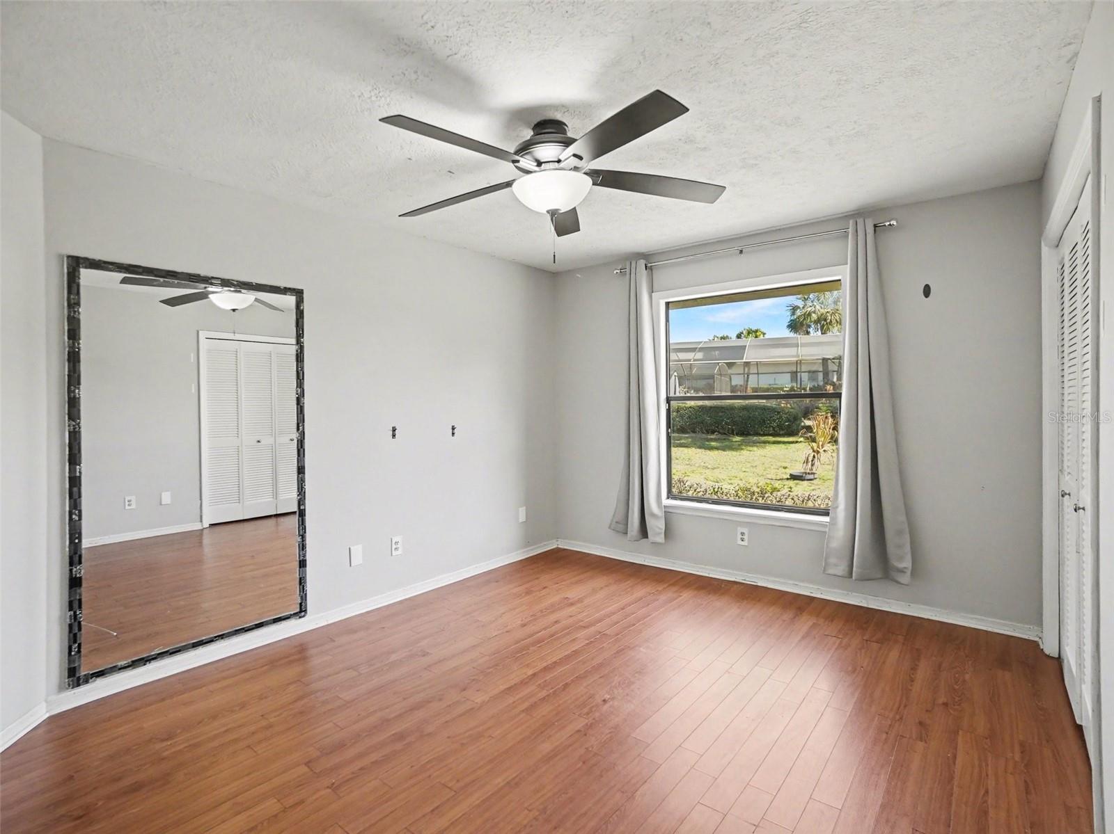 WILLOW WOOD UNIT 2 19/15 107 82 - Residential