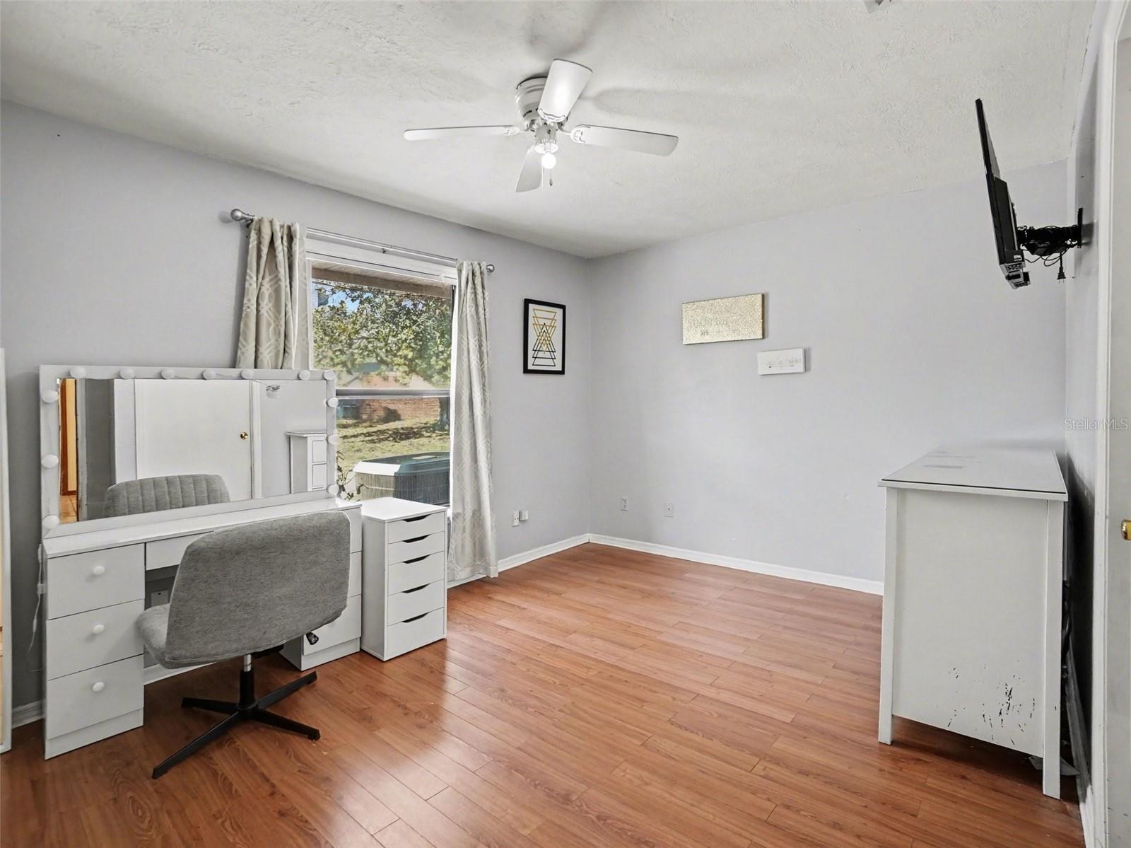 WILLOW WOOD UNIT 2 19/15 107 82 - Residential