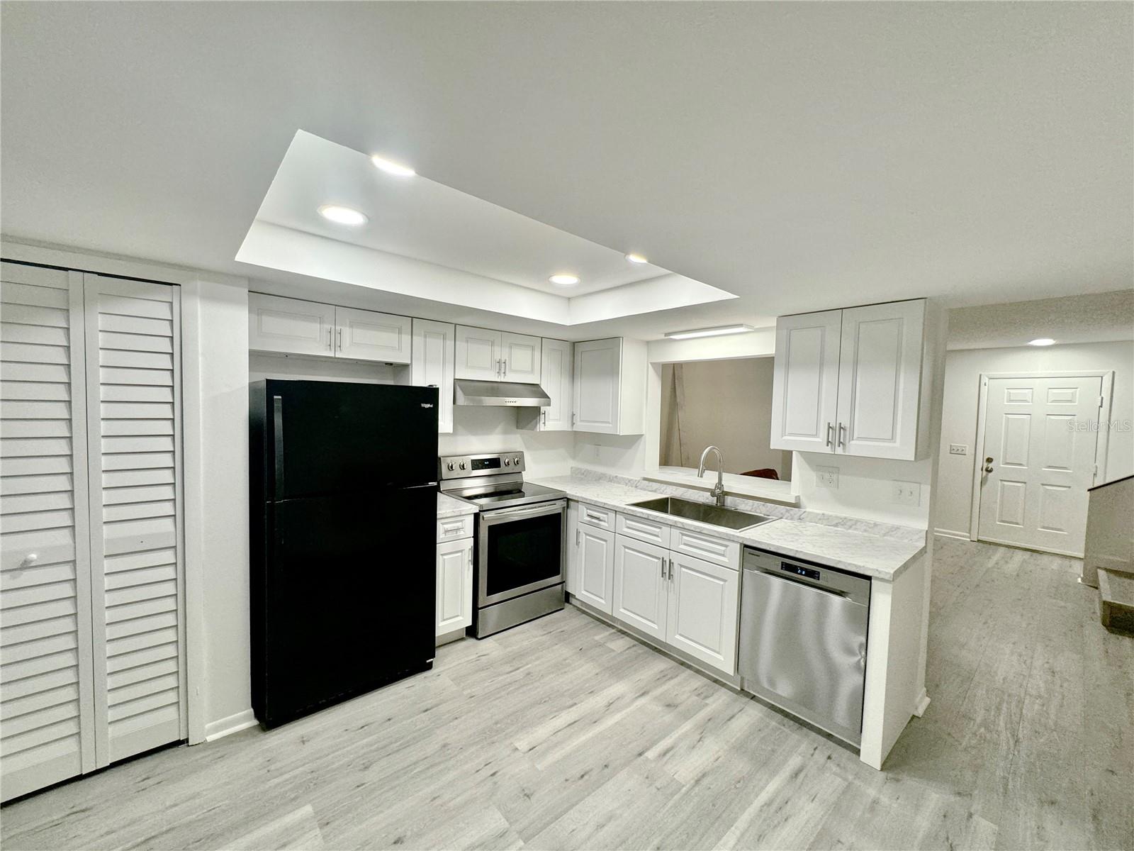 Fully Remodeled 2 Bedroom 2.5 Bath Townhouse Conveniently Located Just a Short Distance From UCF, Waterford Lakes and Valencia College.