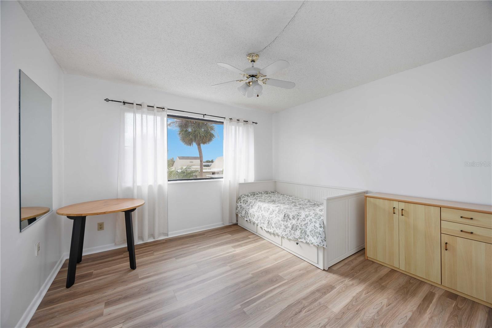 MEADOWLAKE V - Residential