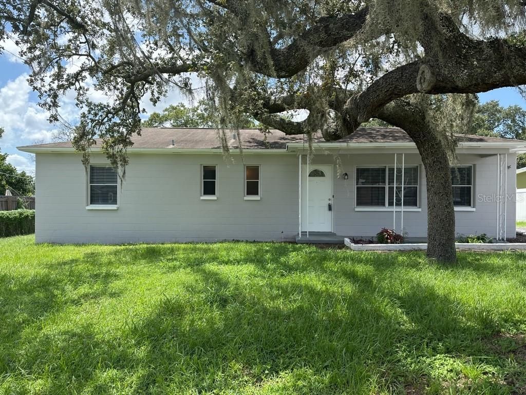 Photo of 1724 W Eldred Drive, Tampa, FL 33603 (MLS # TB8484030)