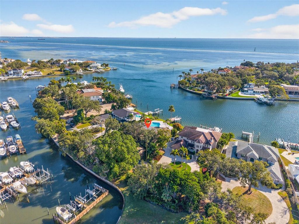 Photo of 1323 Snell Harbor Drive NE, St Petersburg, FL 33704 (MLS # TB8460707)