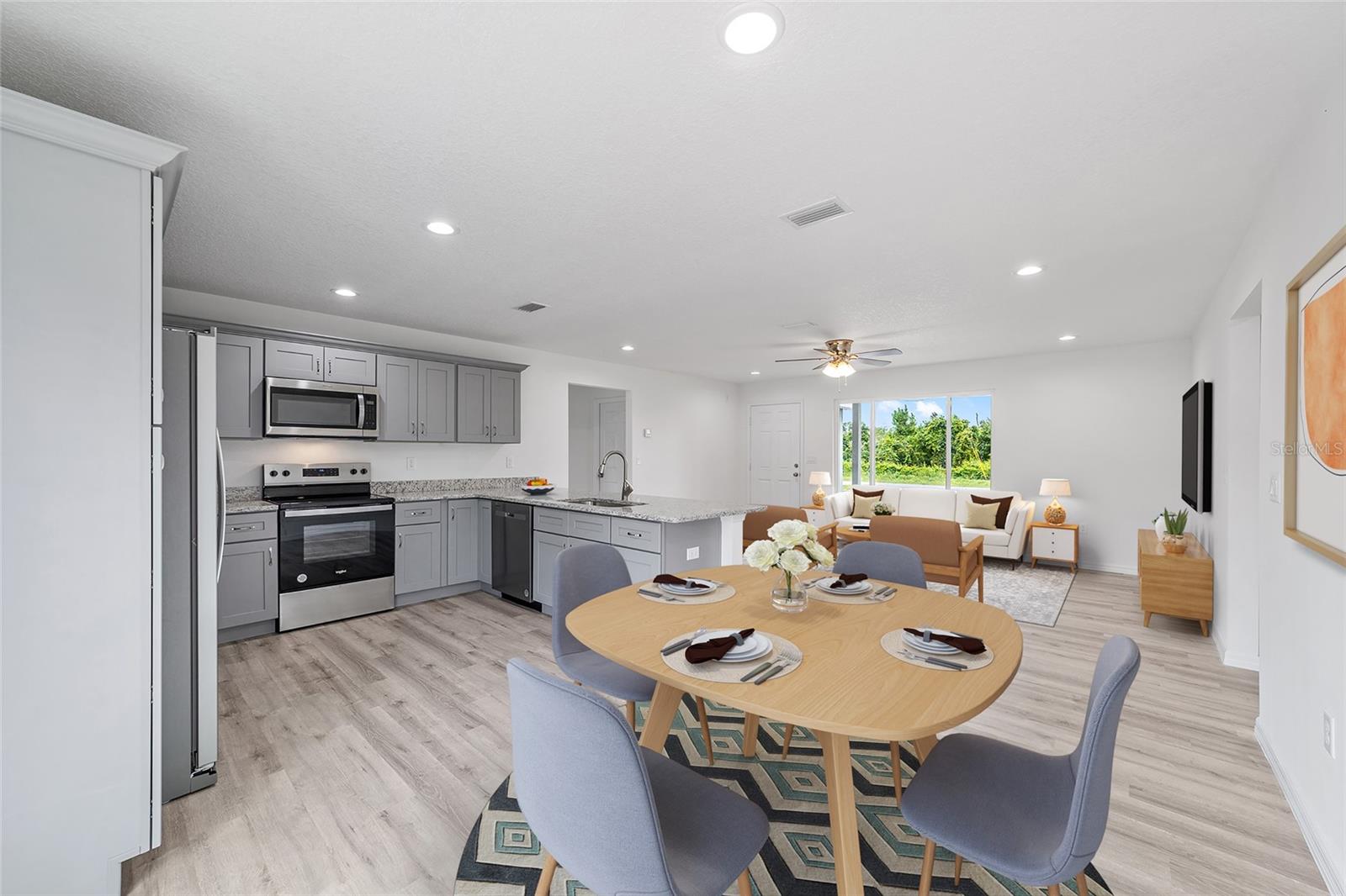 RAINBOW LAKES ESTATE - Residential