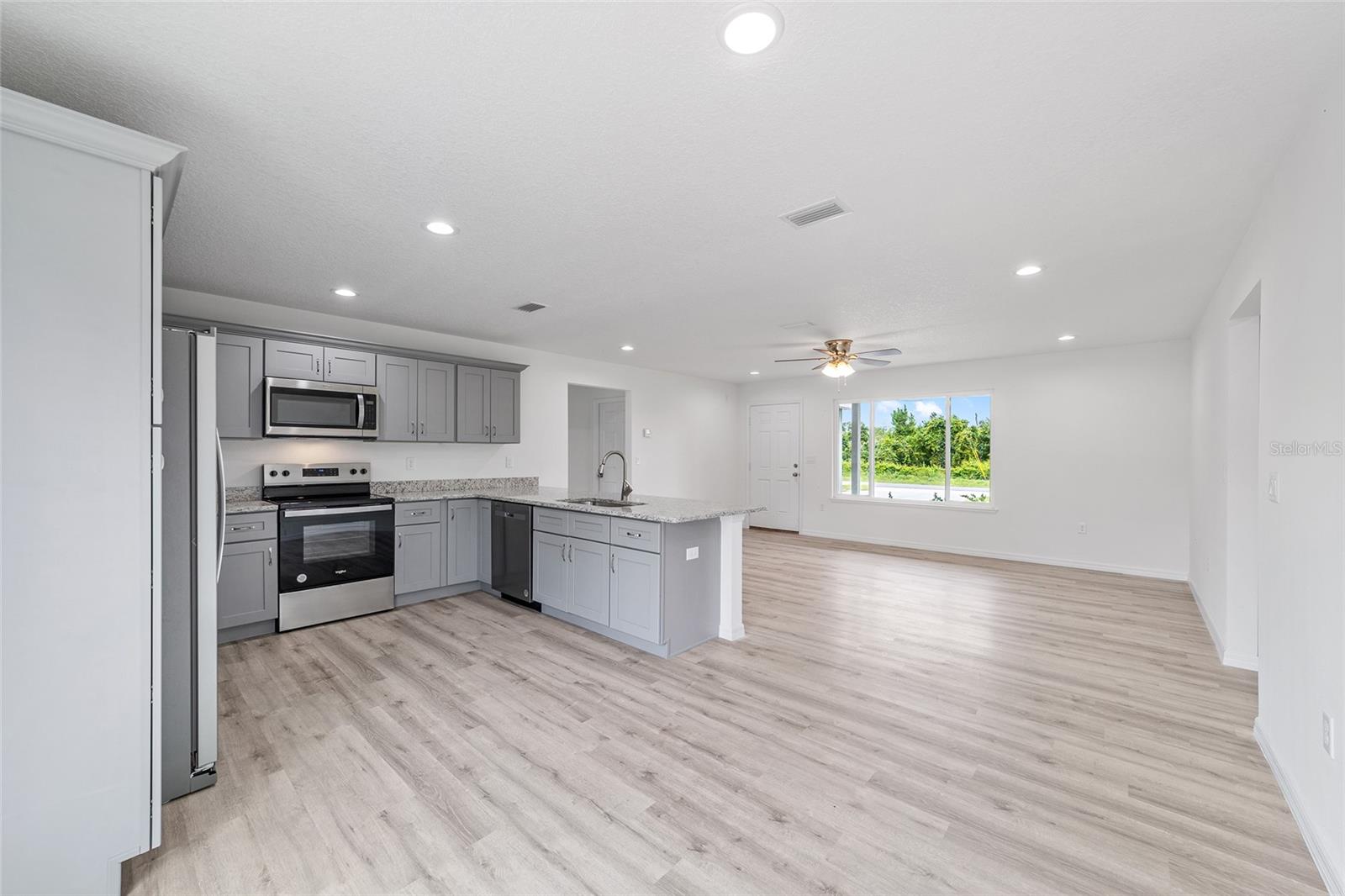 RAINBOW LAKES ESTATE - Residential