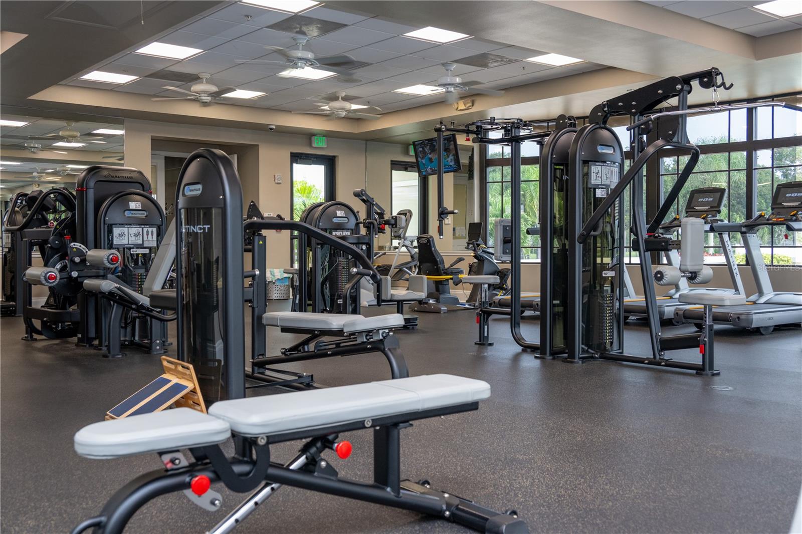 HERITAGE OAKS GOLF & COUNTRY CLUB - Residential