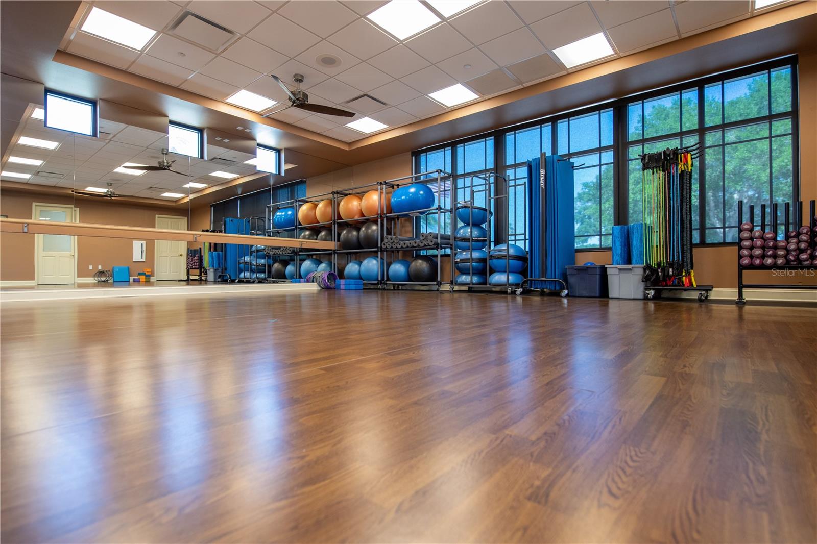 HERITAGE OAKS GOLF & COUNTRY CLUB - Residential