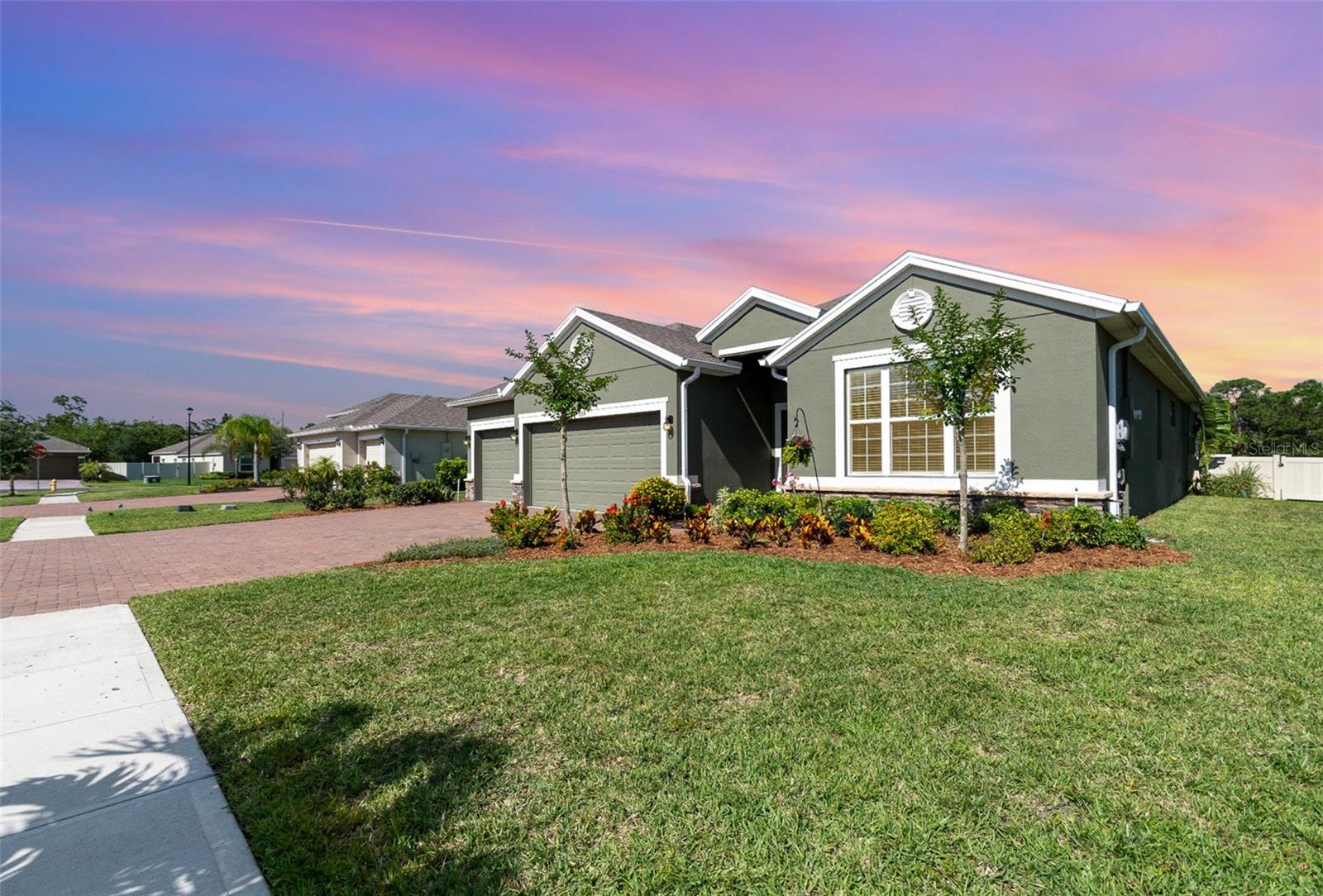 684 STONEBRIAR DRIVE SE