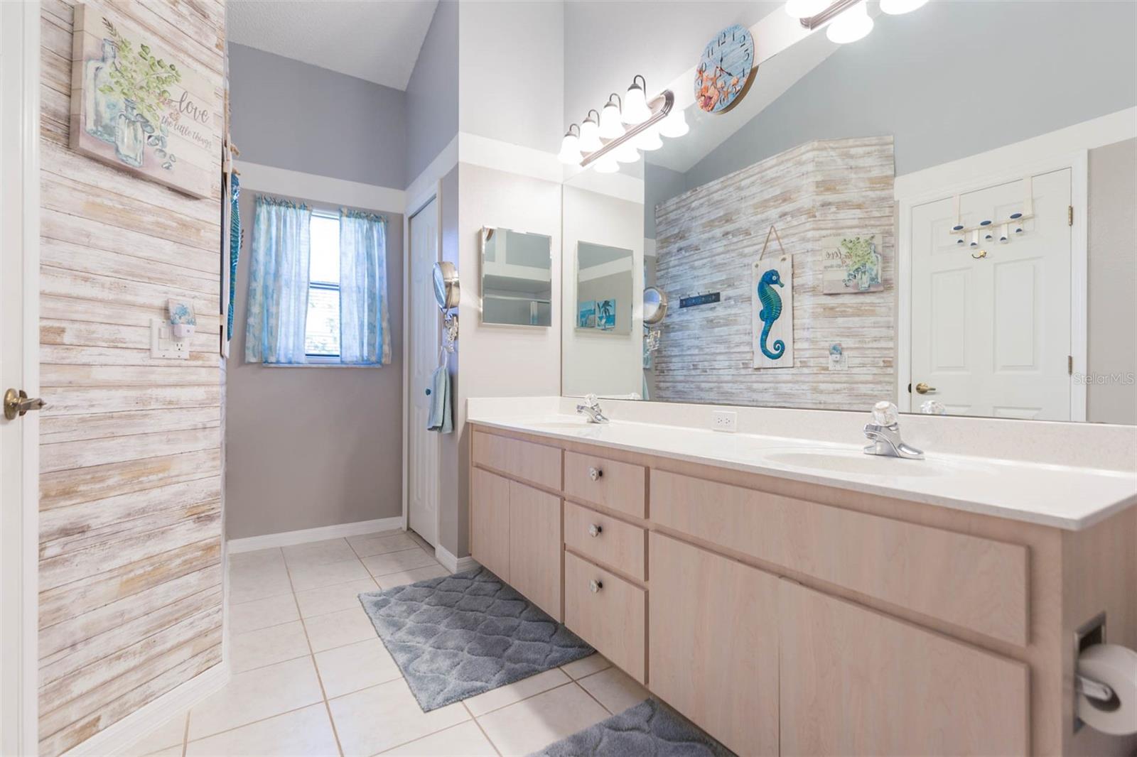 WELLINGTON AT SEVEN HILLS PH 2 - Residential