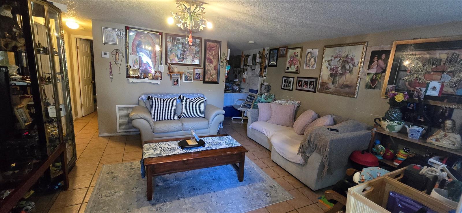 CAYMAN PARK - Residential Income